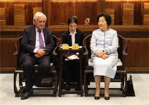 孫春蘭會(huì)長在京會(huì)見法國前總理、法國展望與創(chuàng)新基金會(huì)主席拉法蘭