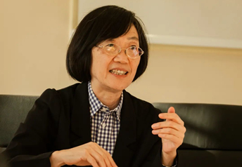 一個“生于憂患，長于憂患”的朝代