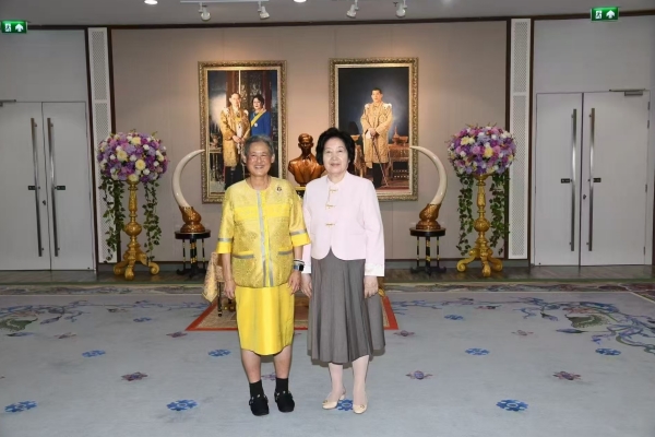 孫春蘭會長在曼谷會見泰國公主詩琳通