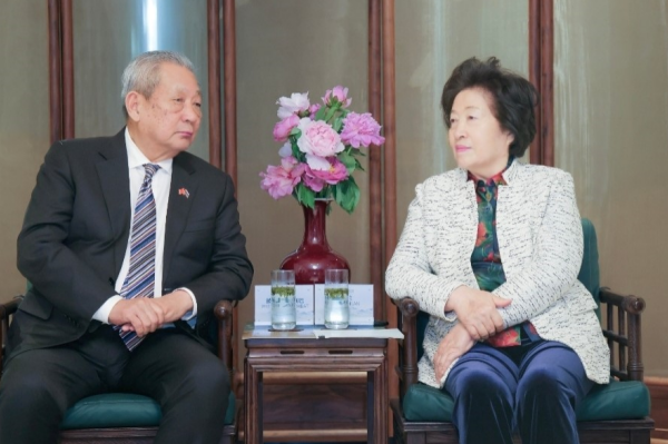 孫春蘭會(huì)長(zhǎng)在京會(huì)見(jiàn)泰國(guó)前副總理、泰中文化促進(jìn)委員會(huì)主席披尼·扎祿頌巴