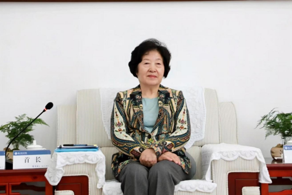 孫春蘭會長到鞍山師范學(xué)院調(diào)研